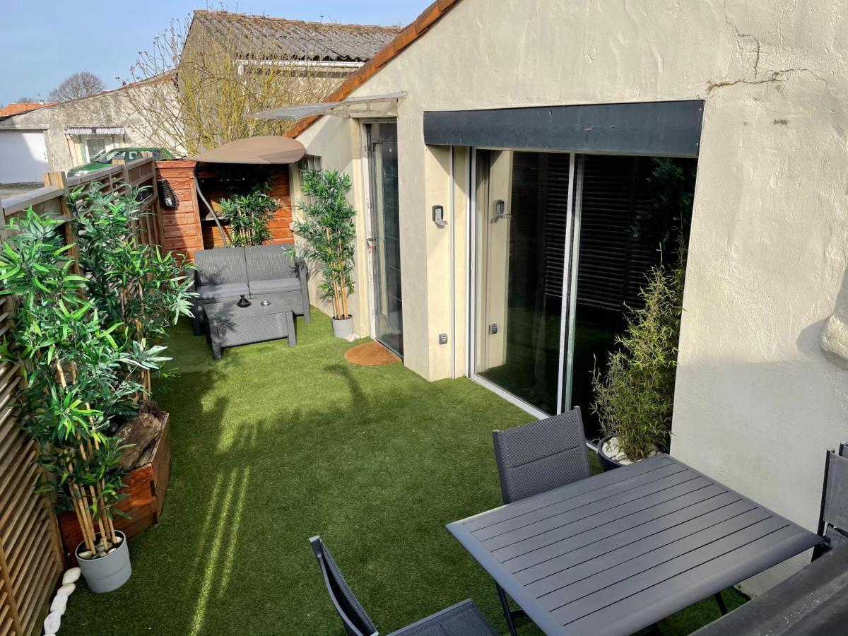 Love Suites & Spa "Le Loft" Avec Jacuzzi Privatif Medis Luaran gambar