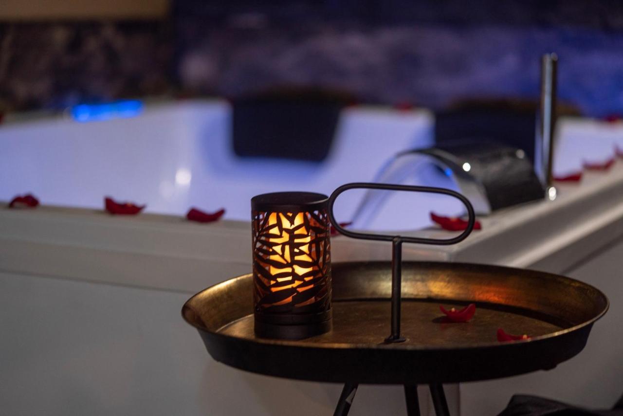 Love Suites & Spa "Le Loft" Avec Jacuzzi Privatif Medis Luaran gambar