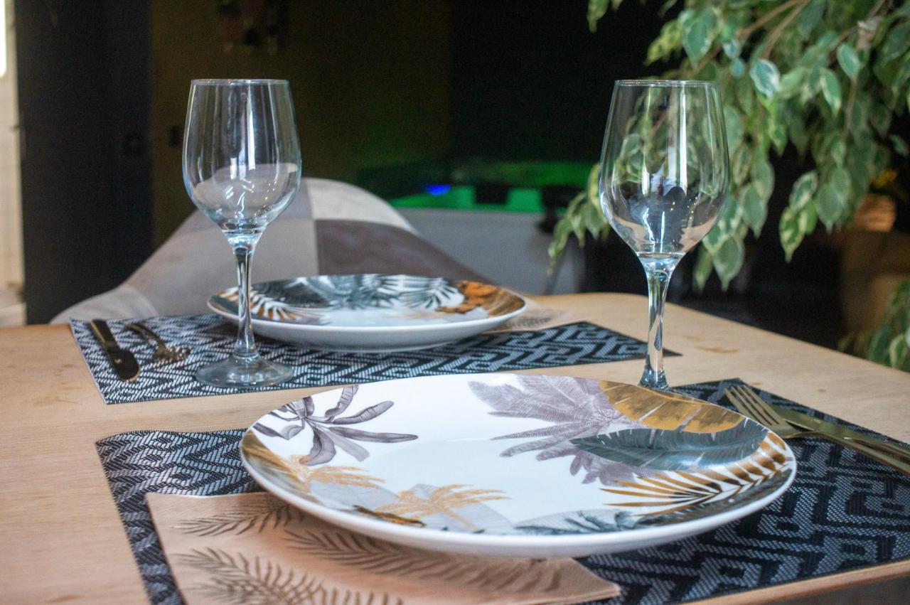 Love Suites & Spa "Le Loft" Avec Jacuzzi Privatif Medis Luaran gambar