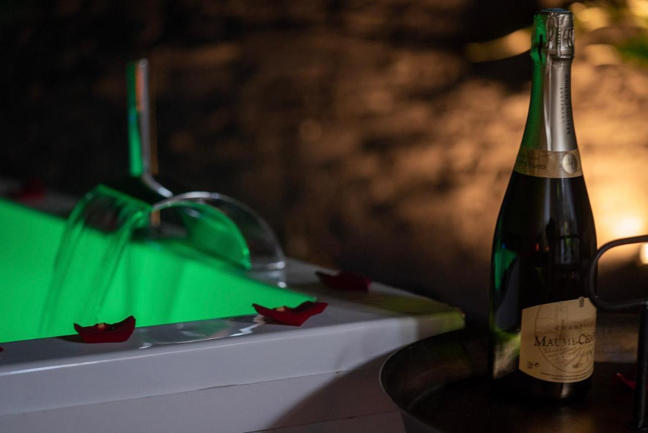 Love Suites & Spa "Le Loft" Avec Jacuzzi Privatif Medis Luaran gambar